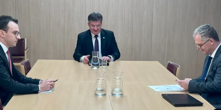 Lajçak takon të mërkurën Bislimin e Petkoviqin në Bruksel