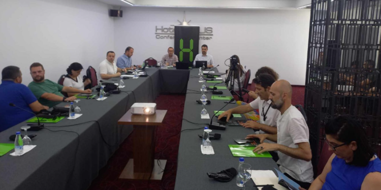 Hibrid: Për veriun keqinformuan 58% e medieve në gjuhën shqipe, 39% e atyre serbe