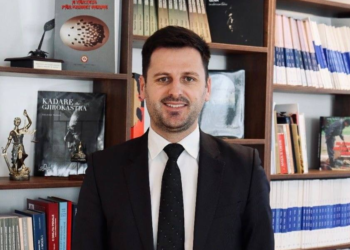 Shefi i kabinetit të ministres Haxhiu paralajmëron proces gjyqësor ndaj Besnik Berishës