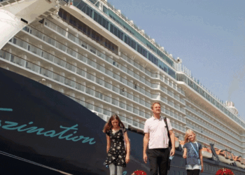 Amsterdami ndalon anijet lundruese për të kufizuar numrin e vizitorëve