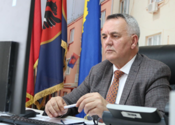 Komuna i pezullon aktivitetet verore pas vrasjes së trefishtë