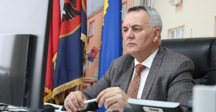 Komuna i pezullon aktivitetet verore pas vrasjes së trefishtë