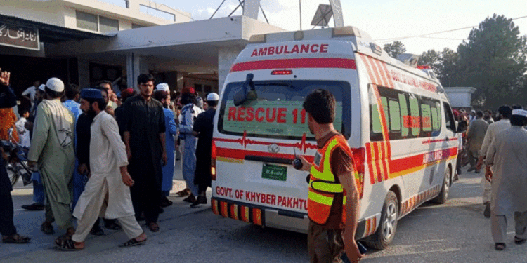 Ritet në 44 numri i të vrarëve nga sulmi në një tubim publik në Pakistan