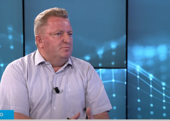 Berisha thotë se Qeveria Kurti po tenton t’i futë nën kontroll mediat