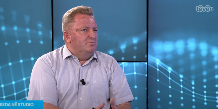 Berisha thotë se Qeveria Kurti po tenton t’i futë nën kontroll mediat