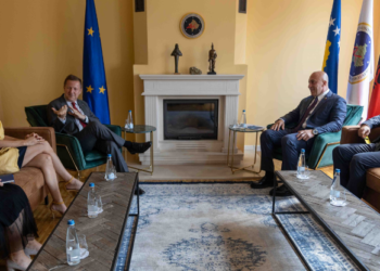 Szunyog e Haradinaj pajtohen të ketë dialog konstruktiv qeveri-opozitë