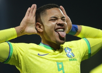 Barcelona prezanton talentin brazilian, Vitor Roque