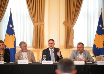 Abdixhiku thotë se po ndërtojnë një mendim veprues që ballafaqon “theqafjen nacionale”