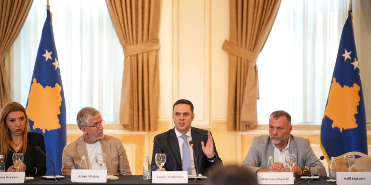 Abdixhiku thotë se po ndërtojnë një mendim veprues që ballafaqon “theqafjen nacionale”