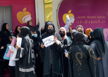 Gratë afgane protestojnë kundër mbylljes së salloneve të bukurisë
