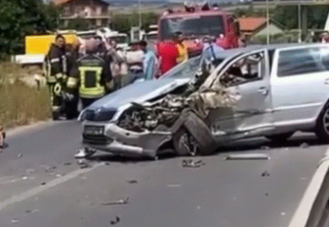 Vetura përplaset me kamionin në Gjakovë, vdes një person