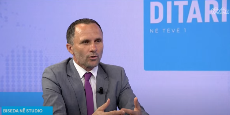 Avdia: Qeveria e Kosovës ka tentuar ta çojë Bislimin në Tiranë