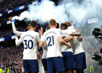 Leicester City firmos për tre sezone me mesfushorin e Tottenham