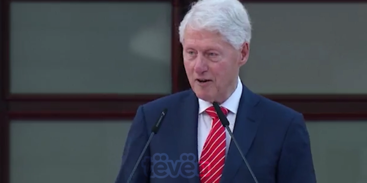 Clinton fajëson serbët