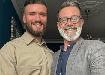 Aktori 43 vjeçar Brocklebank konfirmon lidhjen me të dashurin e tij  23 vjeçar