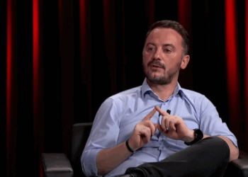 Molliqaj: Kurti shpreson dhe dëshiron konflikt në veri