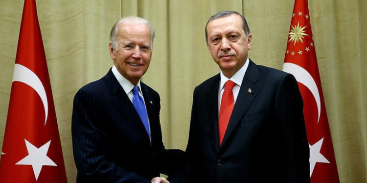 Erdogan dhe Biden bisedojë për anëtarësimin e Suedisë në NATO