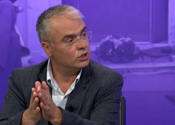 Fetoshi: Rama nuk ka bërë mirë që nuk ftoi Kurtin në ceremoninë e medaljes për presidentin Clinton