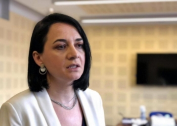 Pacolli i reagon Hotit : Ju s’arritët ta rrisni pagën minimale për 12 vjet, ne po e bëjmë për  2 vite