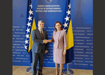 Zv/kryeministrja Rexhepi vizitë në Bosnje, diskutohet për lëvizjen vetëm me letërnjoftime