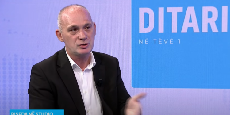 Humolli thotë se biseda e Kusarit me Simiqin dëshmon se ka pasur koordinim mes Vetëvendosjes dhe Listës Serbe