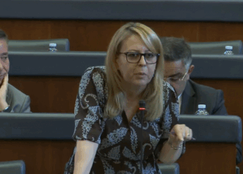 “Mos rrej”, Bajrami – Muratit: Bëhu burrë, fjalën që e thu pa mikrofon, thuje edhe me mikrofon