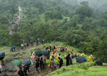 Numri i të vdekurve nga rrëshqitja e dheut në Indi rritet në 26