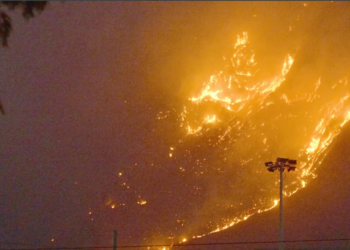 Tre të moshuar humbin jetën nga zjarret në Itali