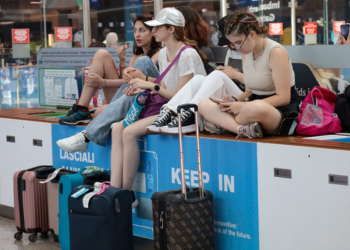 Greva anulon mijëra fluturime në Itali