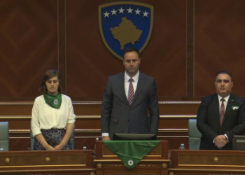 Deputetët e Kuvendit nderojnë viktimat e Srebrenicës