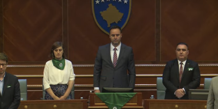 Deputetët e Kuvendit nderojnë viktimat e Srebrenicës