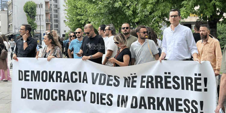 Nis protesta për mbështetjen e Klan Kosovës