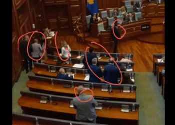 Murati ironizon me deputetët e PDK-së, thotë se ata shkuan tek ulëset e qeverisë “për t’u vetëmbrojtur”