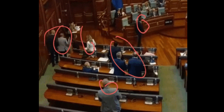 Murati ironizon me deputetët e PDK-së, thotë se ata shkuan tek ulëset e qeverisë “për t’u vetëmbrojtur”