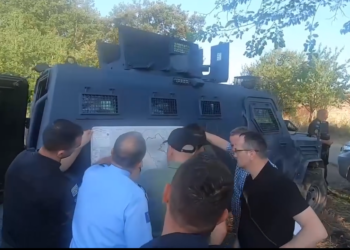 Sveçla viziton policinë në veri: Vendosmëria e tyre na shtoi edhe më shumë energjinë