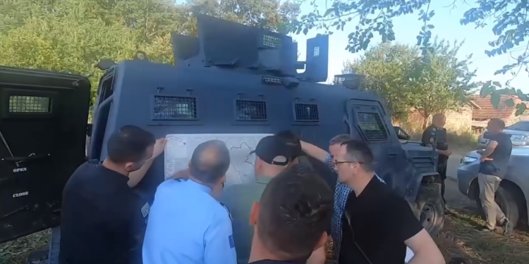 Sveçla viziton policinë në veri: Vendosmëria e tyre na shtoi edhe më shumë energjinë