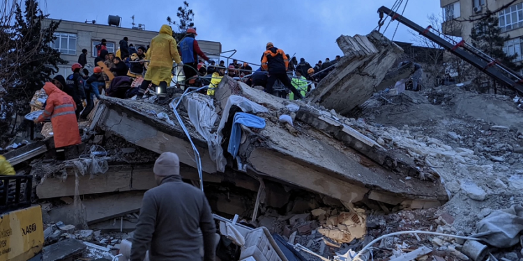 Mjekët paralajmërojnë për probleme shëndetësore afatgjate, pas tërmetit në Turqi