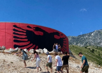 TKZ nis operacionin kombëtar nga Jugu, fshihen shkrimet antishqiptare dhe vendoset flamuri kuqezi