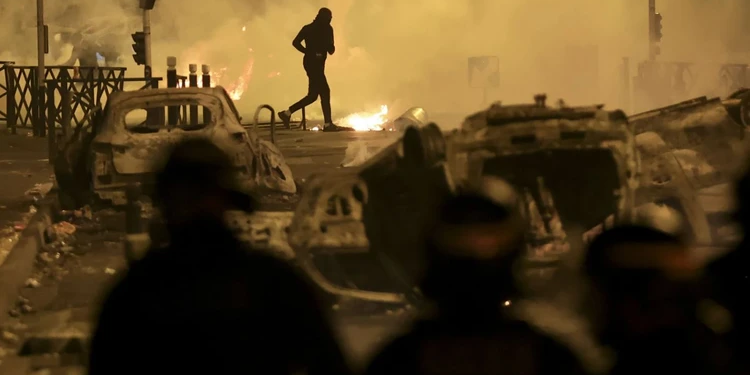 Vazhdojnë trazirat në Francë, sulmohet shtëpia e një kryetari komune