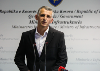 Durmishi – Hysenit: Ke pritur deri janë ndalur ekskavatorët për t’i bërë fotot