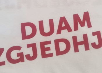 Pacolli ironizon me opozitën: Kisha për ta hedhur maicën “Duam zgjedhje”, por mos po ju duhet në shtatore