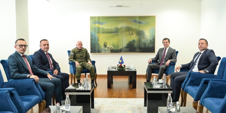 Kurti emëron ministër të Mbrojtjes, Ejup Maqedoncin