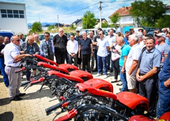 Komuna e Podujevës shpërndan 75 motokultivatorëve për fermerët