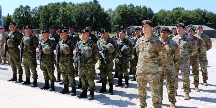 Një tjetër kontingjent i Shqipërisë i bashkohet misionit të KFOR-it në Kosovë