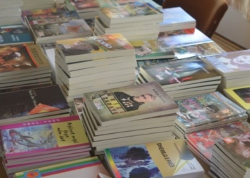 Komunat kërkojnë nga MASHT-i shpërndarjen e teksteve mësimore në shkolla