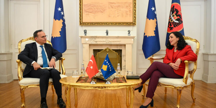 Osmani takon zv/ministrin e Jashtëm turk, thotë se po punohet për infrastrukturën ligjore për zgjedhjet në veri