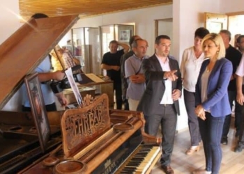 Djegia e Muzeut të Muzikës, Kusari-Lila me akuza për qeverisjen aktuale në Gjakovë