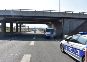 Voziti në kahje të kundërt në Autostradë, gjobitet nga policia