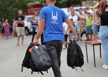 Komuna e Gjilanit dhe ‘Islamic Relief Kosova’ shpërndajnë çanta dhe materiale shkollore për 200 fëmijë