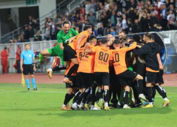 Ballkani dyfishon epërsinë, e “prek” plejofin